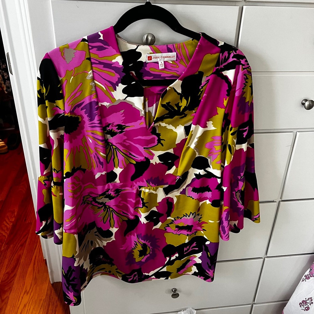 Jude Connally top size Small